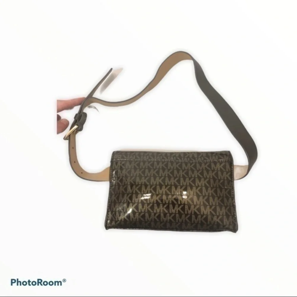 Michael kors black gold signature belt bag s/m